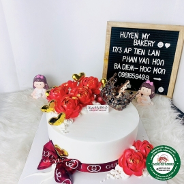 Bánh Kem Vương Miện Hoa Đỏ