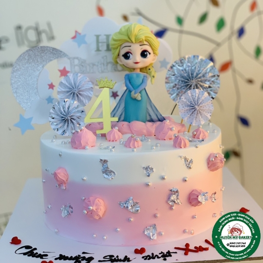 BÁNH KEM HAI MÀU DECOR CÔNG CHÚA ELSA