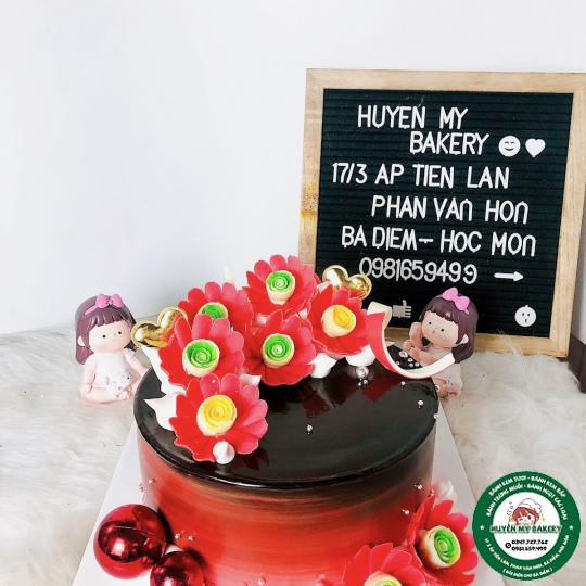 Bánh Socola hoa đỏ 005