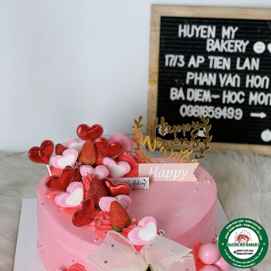 Bánh Kem Màu Hồng Dâu Tây 011