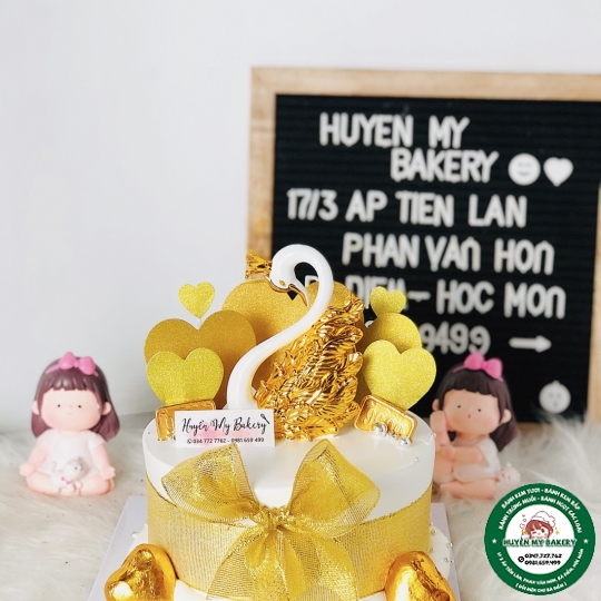 Bánh Kem Thiên Nga Vàng 002